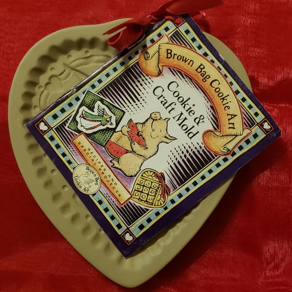 Brown Bag Cookie Art Mold Cupid Heart 1992 Crafts - Picture 1 of 8